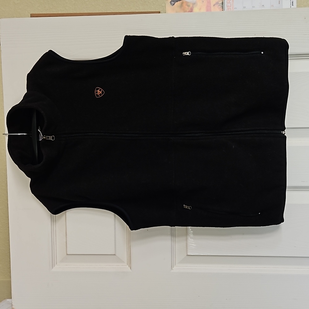 Ariat vest .. men's small